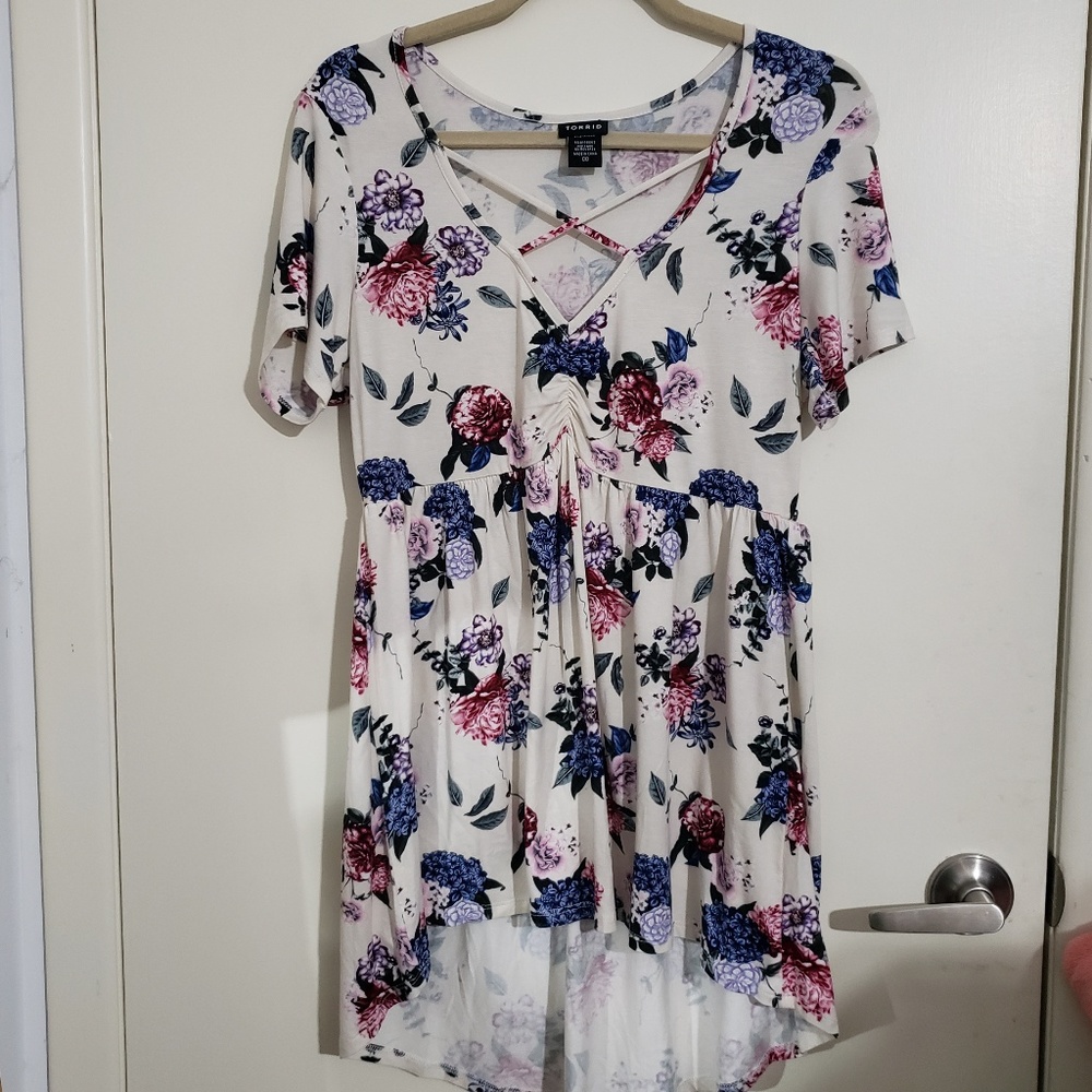 Torrid 00 White Floral Strappy babydoll tee